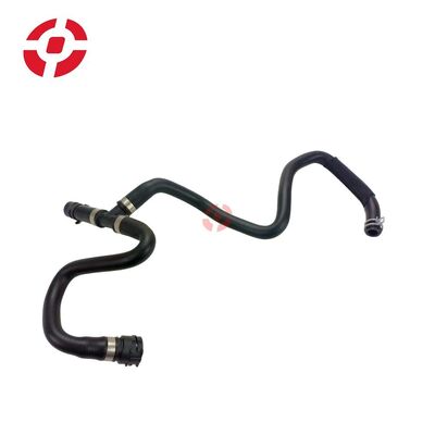 वोल्वो के लिए कूलिंग सिस्टम वाटर टैंक ऊपरी पाइप रेडिएटर कूलेंट नली 31319605 ऑटो रेडिएटर नली ऊपरी