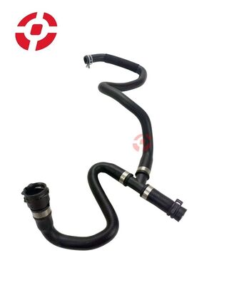 वोल्वो के लिए कूलिंग सिस्टम वाटर टैंक ऊपरी पाइप रेडिएटर कूलेंट नली 31319605 ऑटो रेडिएटर नली ऊपरी